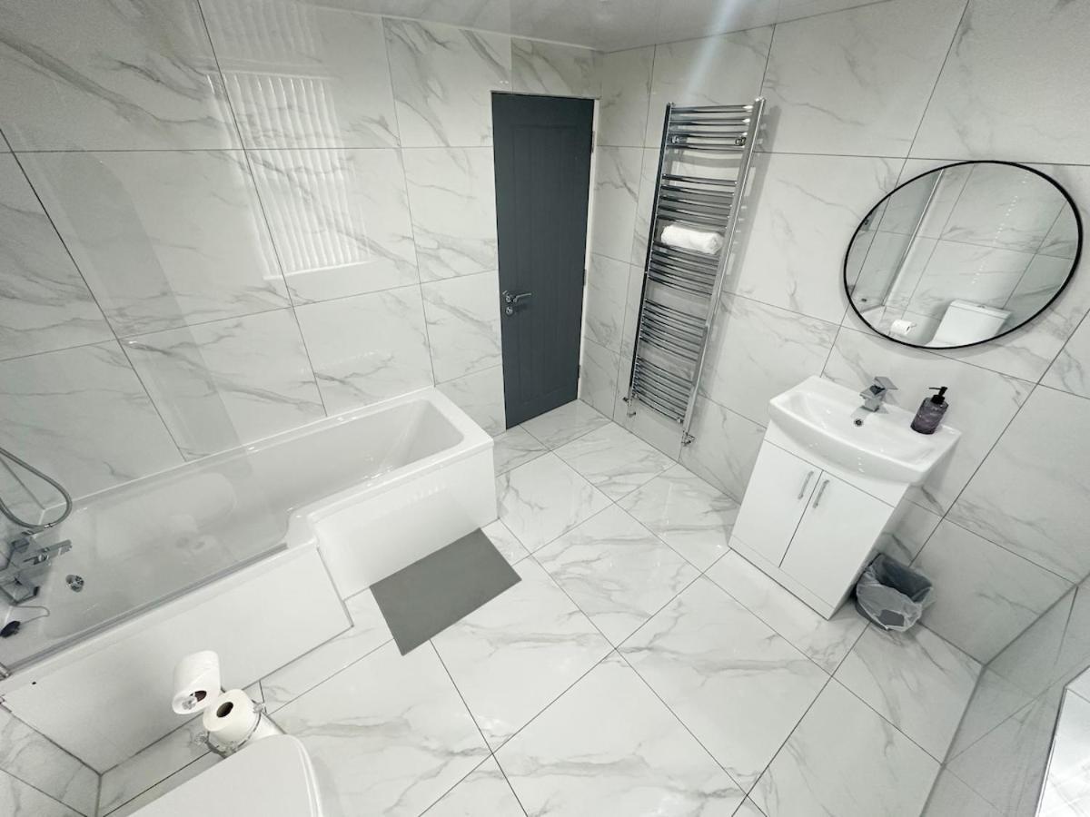 Contractors Dream, 4 Bedroom 2 Bathroom ลิเวอร์พูล ภายนอก รูปภาพ