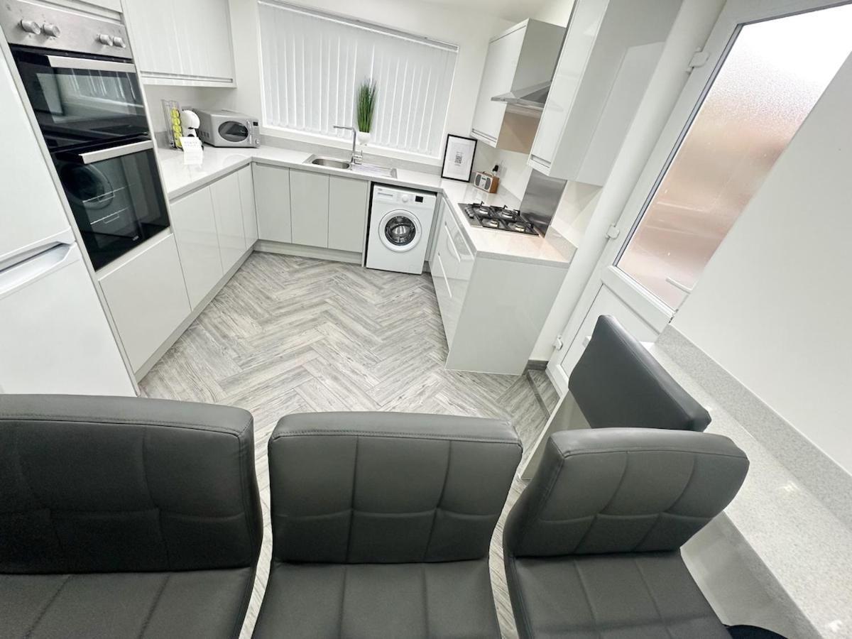 Contractors Dream, 4 Bedroom 2 Bathroom ลิเวอร์พูล ภายนอก รูปภาพ